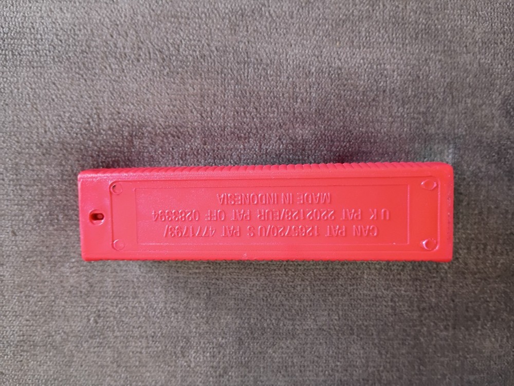 Zig-Zag 100's Injector Cigarette Rolling Machine RED -used- works.