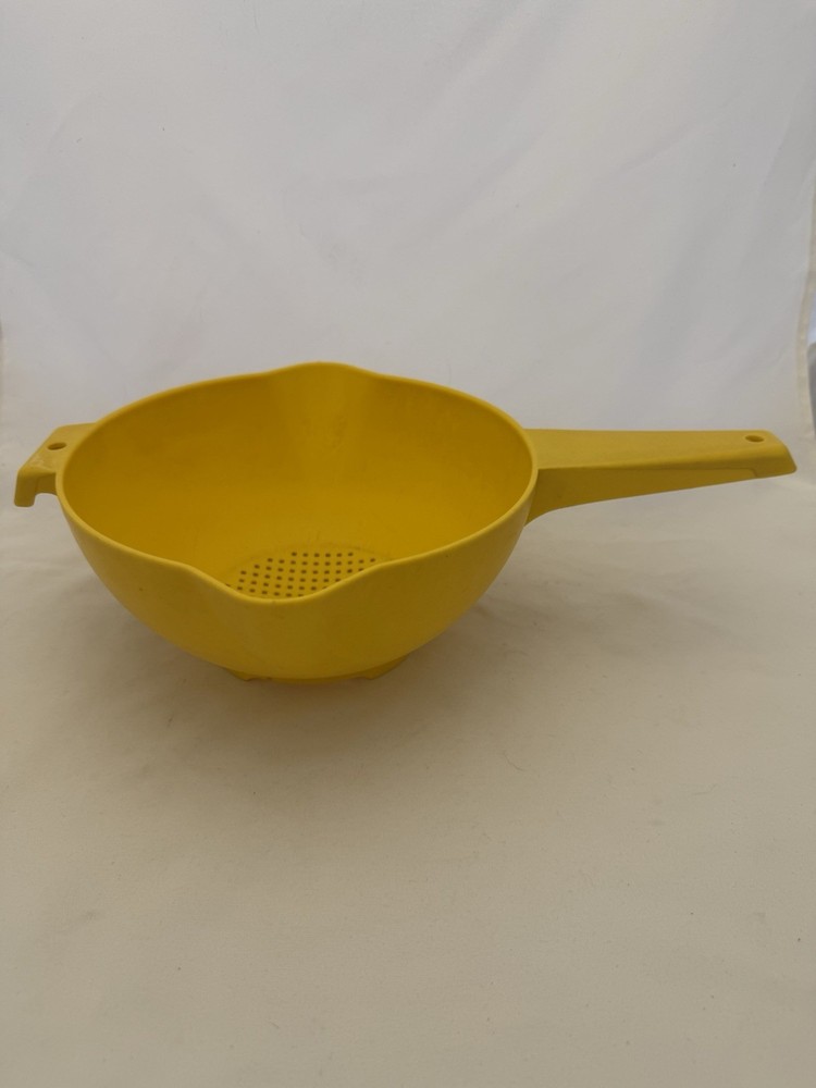 Vintage Tupperware 2 Quart Colander Strainer w/Handle 2 Pour Spouts Yellow Read