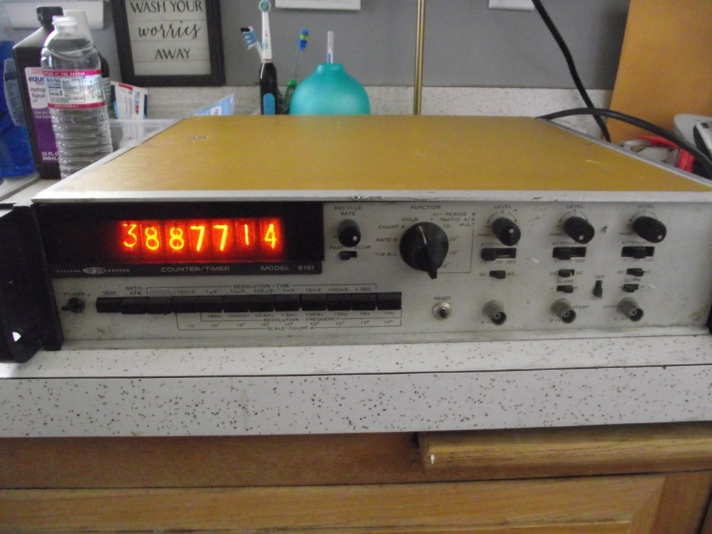 SYSTRON DONNER COUNTER/TIMER MODEL 6151.