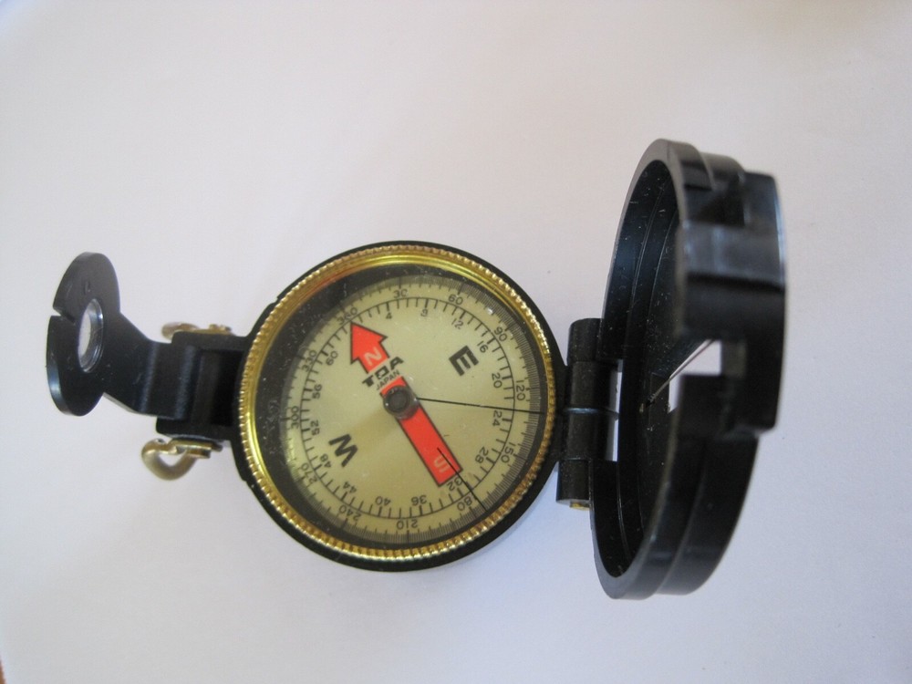 TOA Japan Compass in Plastic Case 2" Across