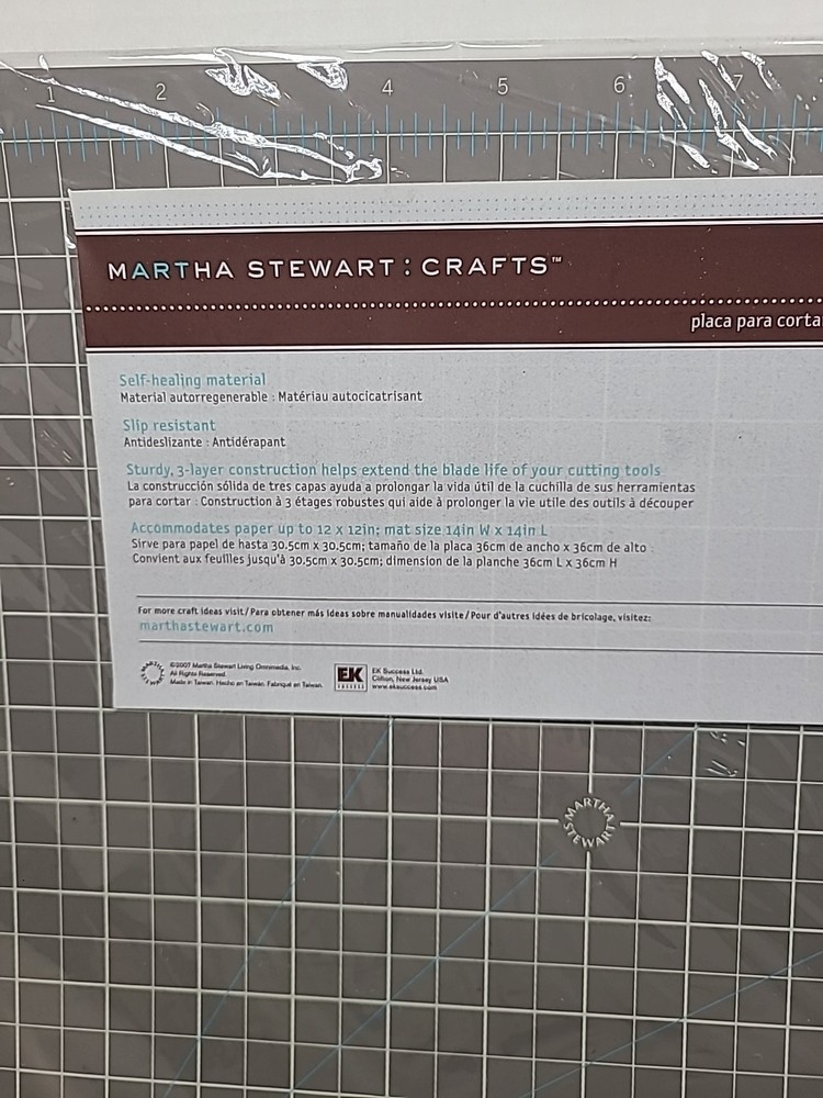 Martha Stewart Crafts cutting mat 12x12 Self-healing