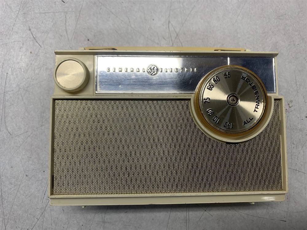 GENERAL ELECTRIC ALL TRANSISTOR RADIO