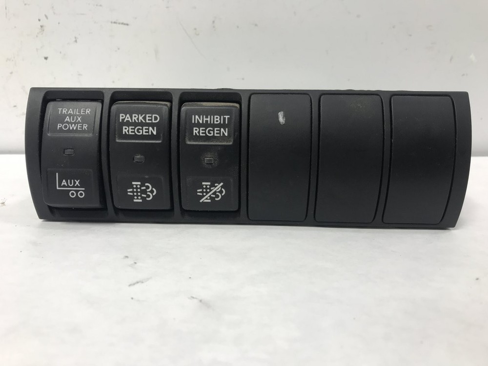 International LT SWITCH Dash Panel - Used | P/N 4057689C3