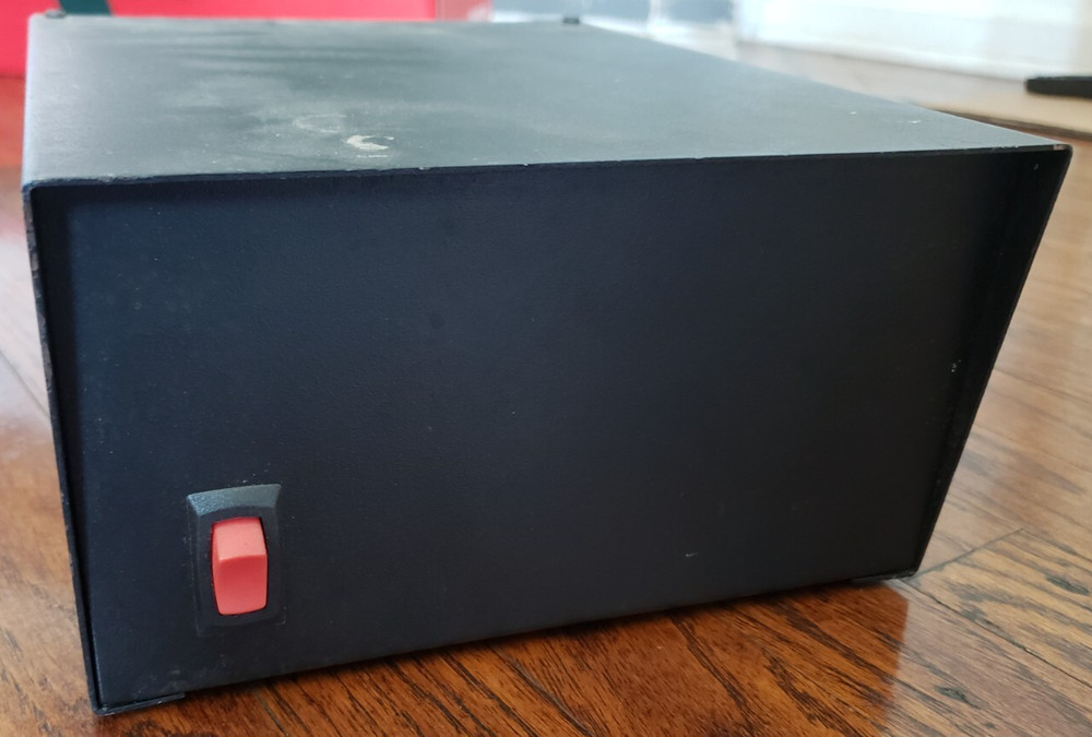 ASTRON RS-10A Regulated Power Supply OUTPUT 13.8V 7.5 AMPS CONTINUOUS