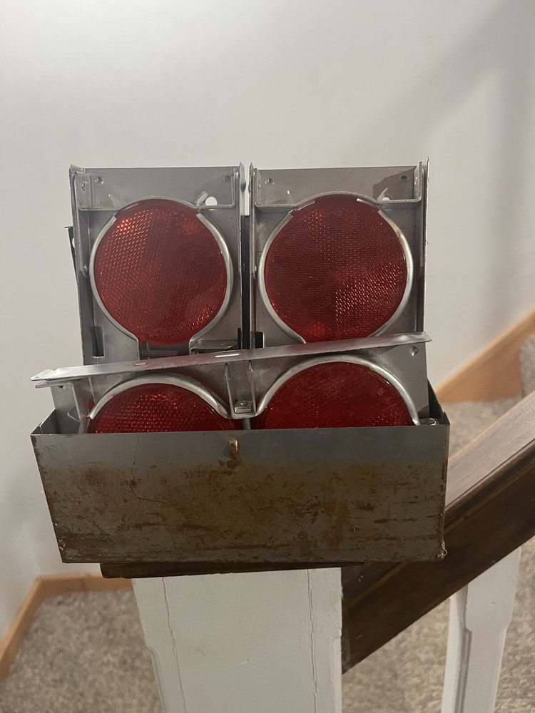 Vari-Flare Red Reflector Emergency Kit & Metal Box
