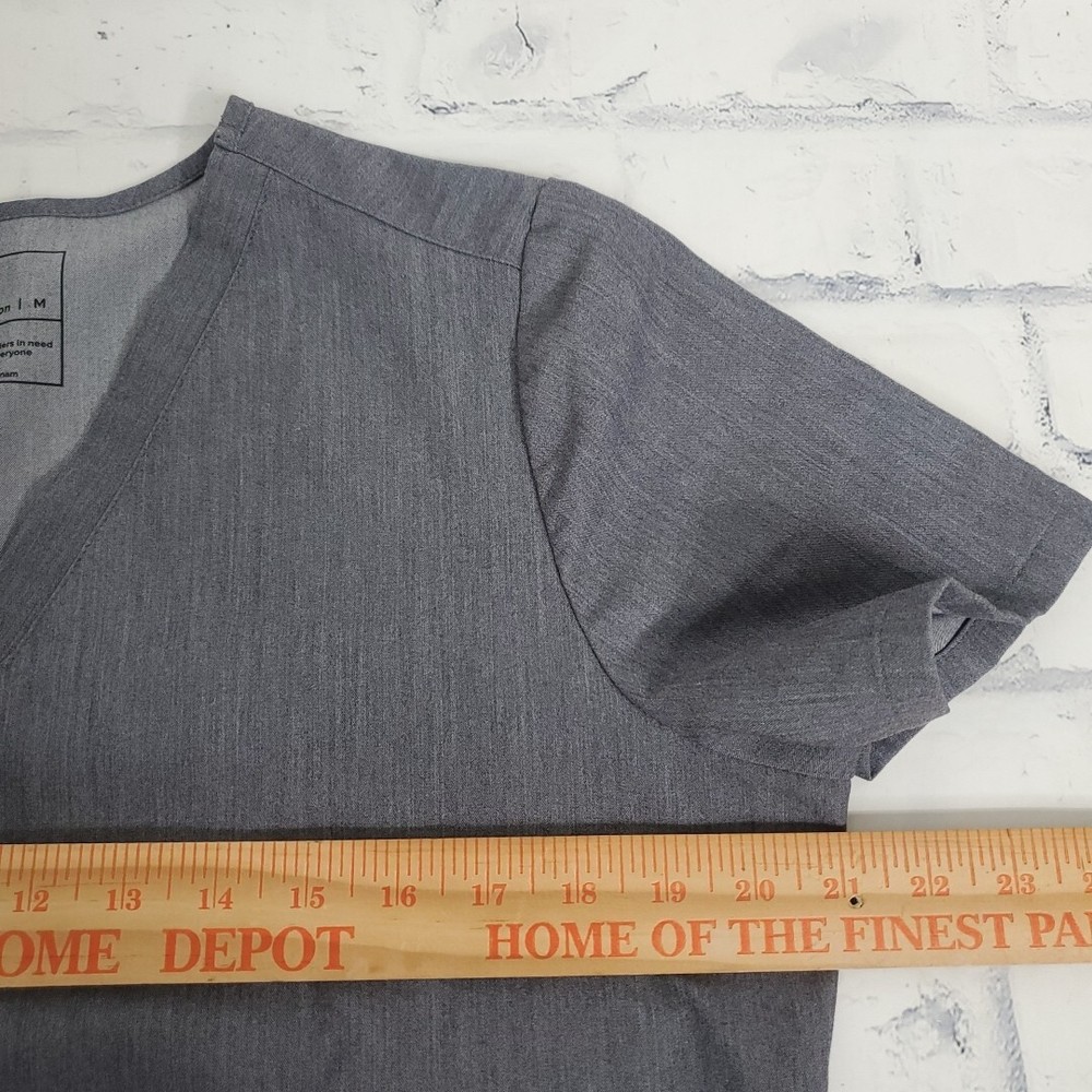Figs Scrub Top Womens Medium Casma Three Pocket Gray Graphite Short Sleeve