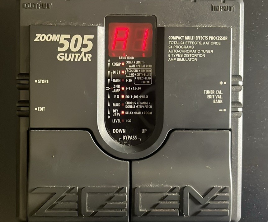 ZOOM 505 Multi Processor Pedal Compact Guitar Effector Japan w Cords Powers on