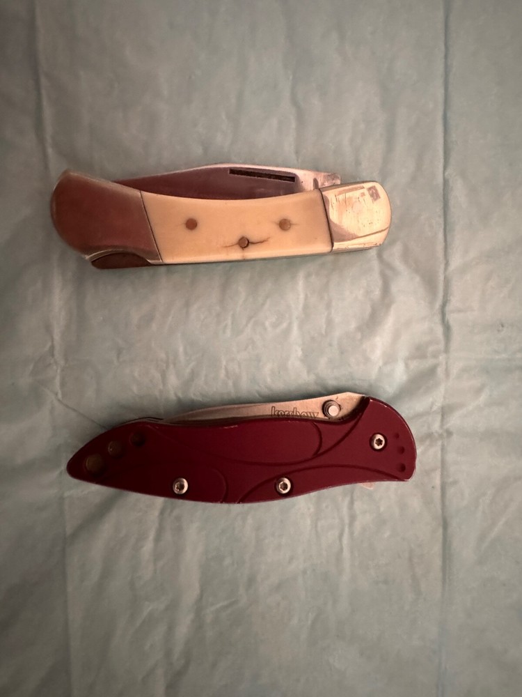 POCKET KNIFES, CONVENIENT, GOOD CONDITION, SO NICE, LIGHT.