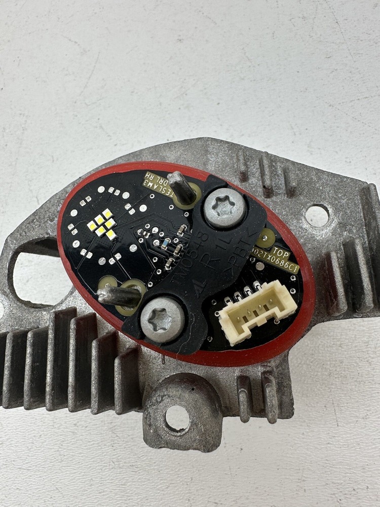 TESLA MODEL 3 HEADLIGHT MODULE FACTORY OEM 8MIN8E0000