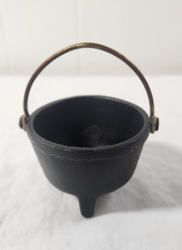 Vintage Miniature Cast Iron 3-Legged Pot With Handle