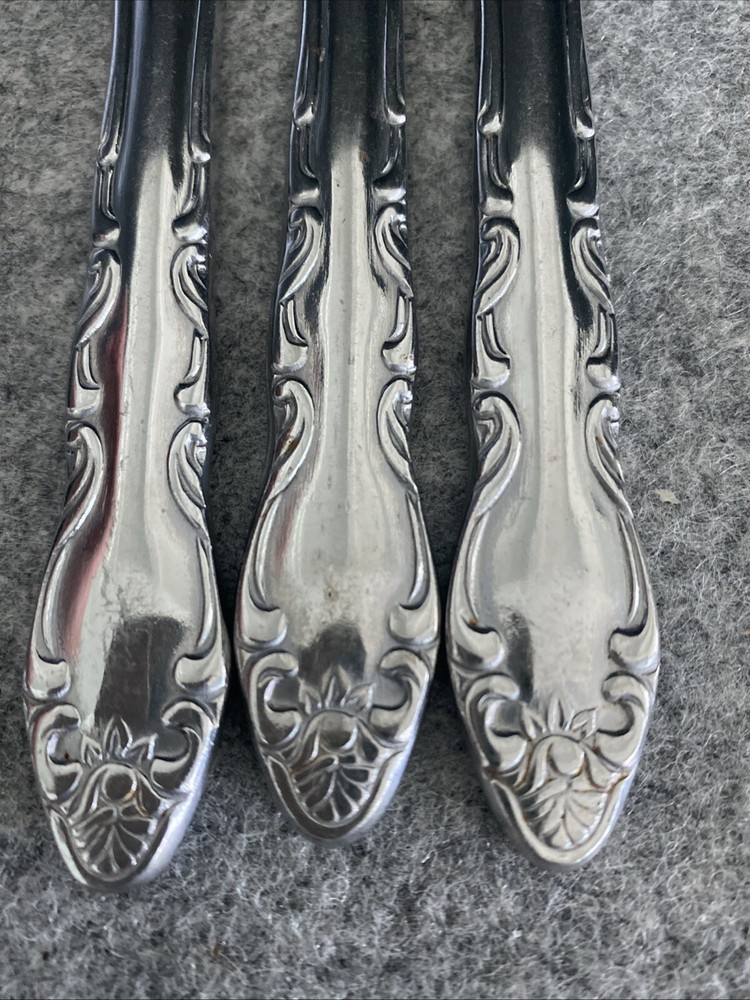 3 TOWLE/SUPREME CUTLERY STAINLESS FLATWARE, "PIERRE" PATTERN, DINNER KNIVES