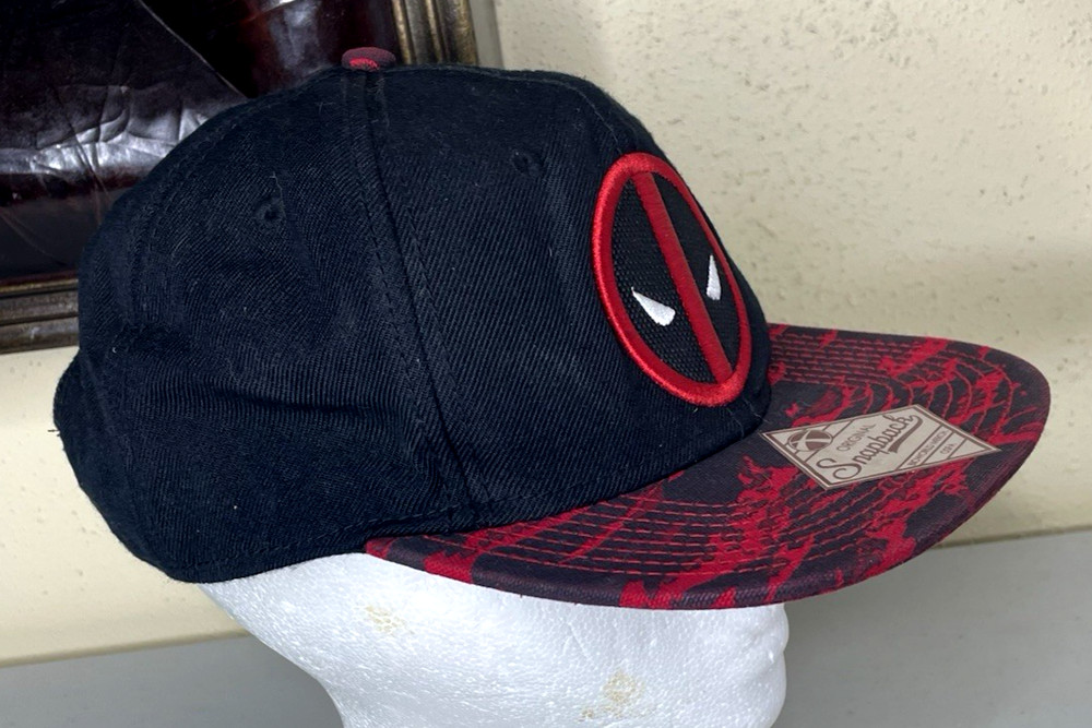 Marvel Comics Deadpool Bioworld Adjust Snapback Cap Hat Flat Bill Black Red OSFM