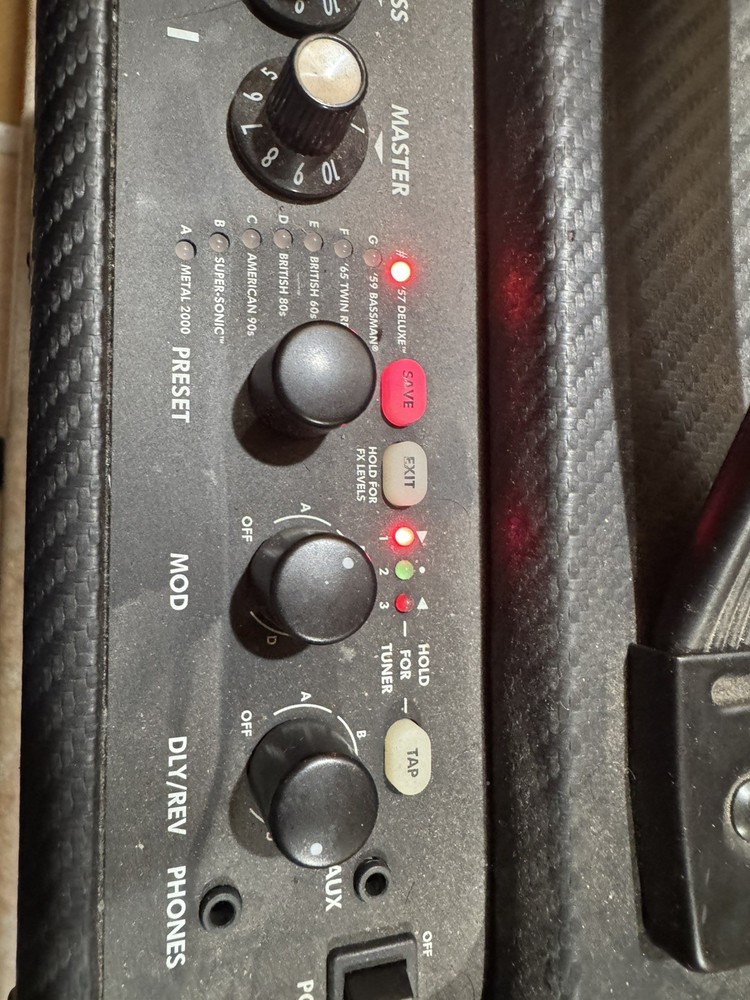 FENDER MUSTANG 1 AMPLIFIER