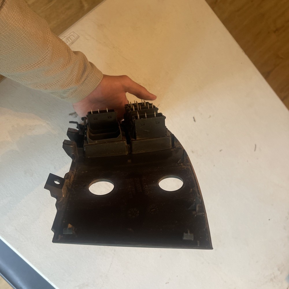 Volvo VNL 82756001 Dashboard Switch Panel