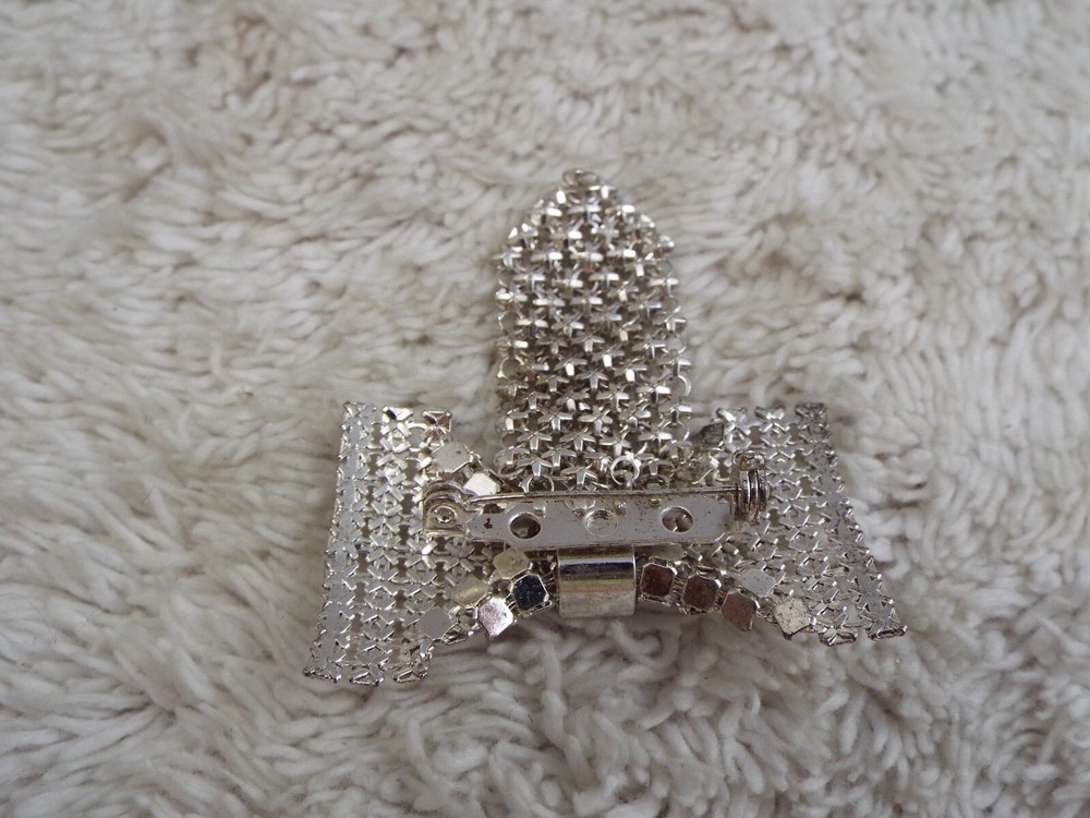 Silvertone Mesh Bow Pin (D49)
