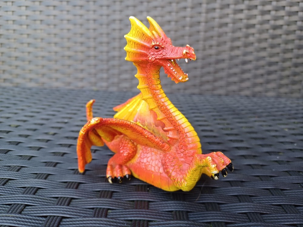 ELC Power Dragon pull back wheels Britains Deetail Dungeons & Dragons