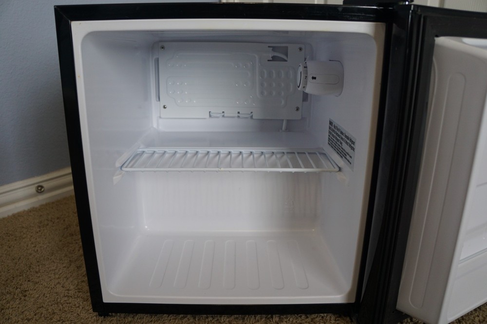 Magic Chef Mini Fridge (HMAR170BE)