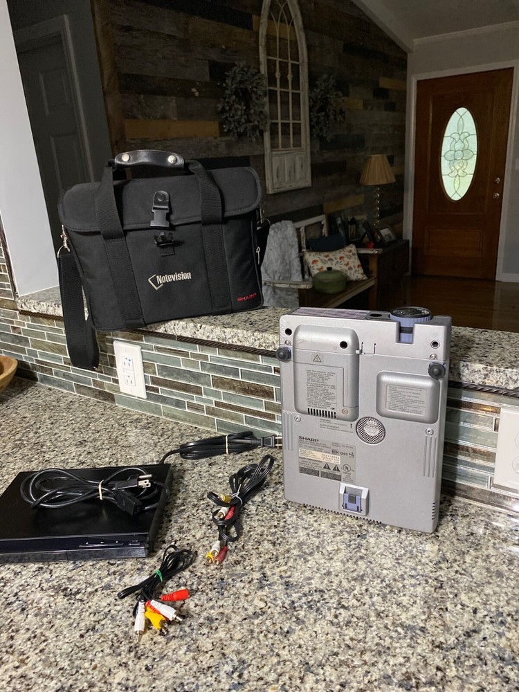 Sharp XG-NV7XU Projector Great Working Condition Notevision7 w/case & dvd player