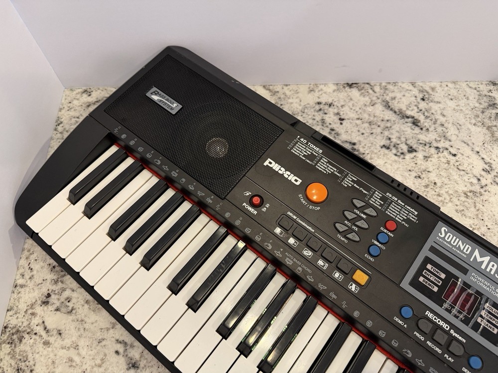 Plixio Sound Master 61-Key Electronic Keyboard LED Display Speaker Mic Input