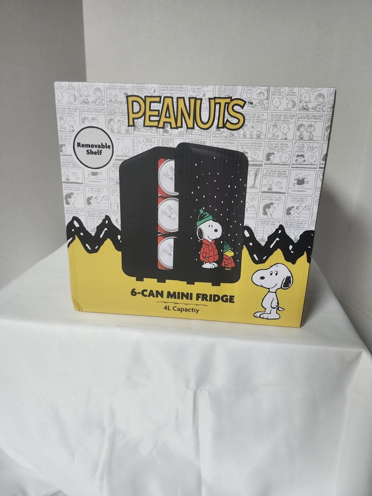 Peanuts Snoopy 6 Can Mini Fridge (4)