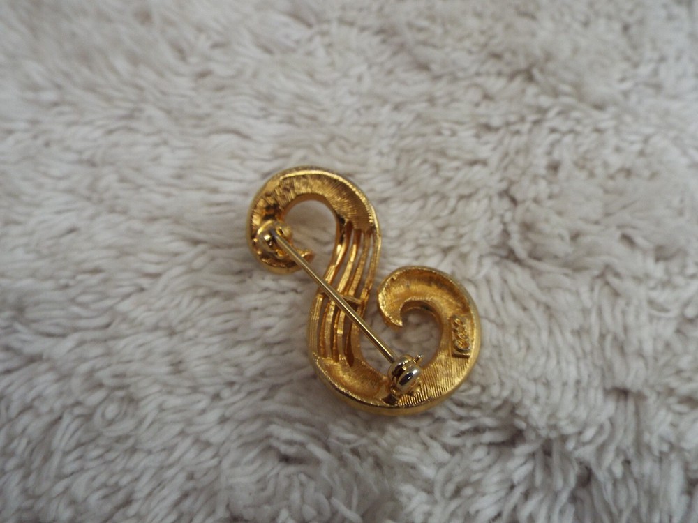CORO Initial S Pin (D2)
