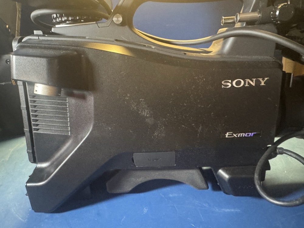 Sony Exmor with 2-viewfinders
