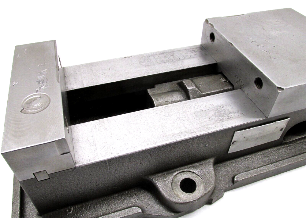 KURT ANGLOCK 6" MILLING MACHINE VISE - #D60
