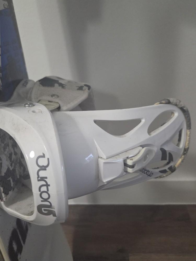 ALIBI Snowboard With Boots And Straps Connected (PLEASE READ DESCRIPTION)