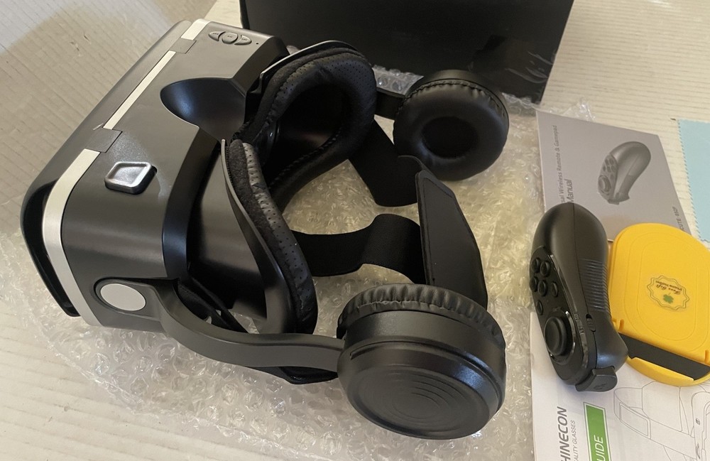 Virtual Reality Glasses Headset with Remote Control