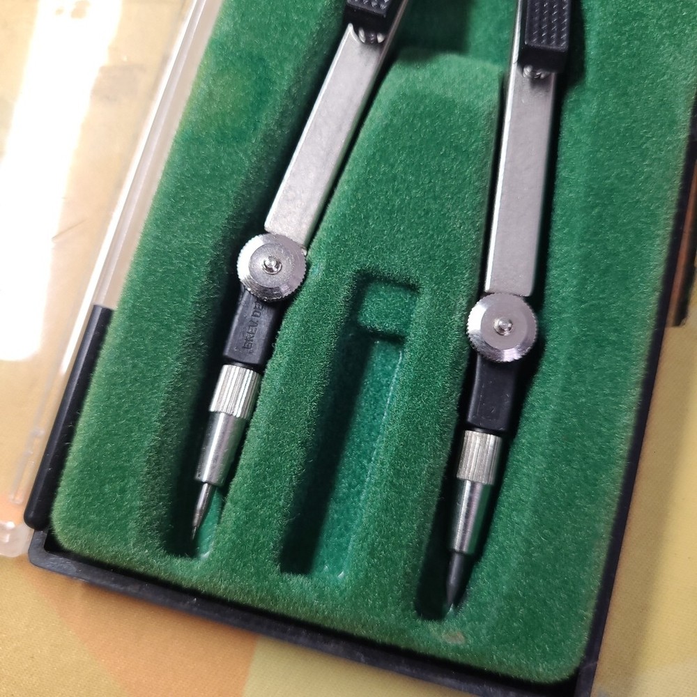 Helix Professional Quick Release Compass and Storage Case! Push Button Release