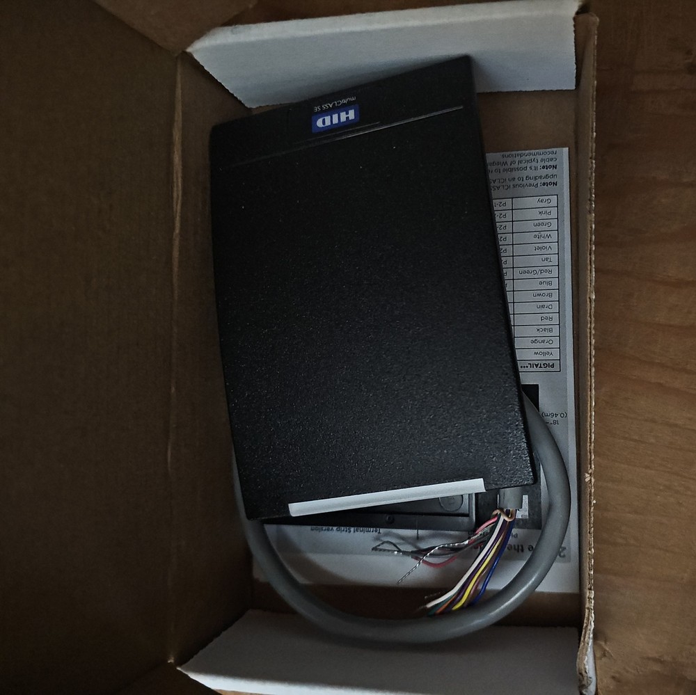 HID MultiClass SE RP40 Wall Switch Reader #93