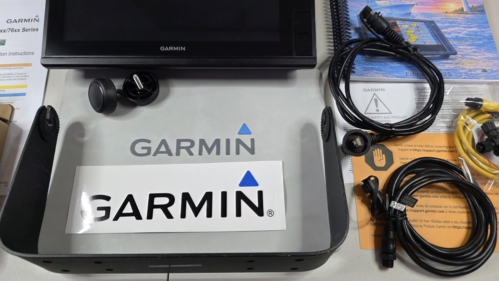 Garmin GPSMAP 7612 12" Chartplotter / Fishfinder – Excellent Condition, Fully...