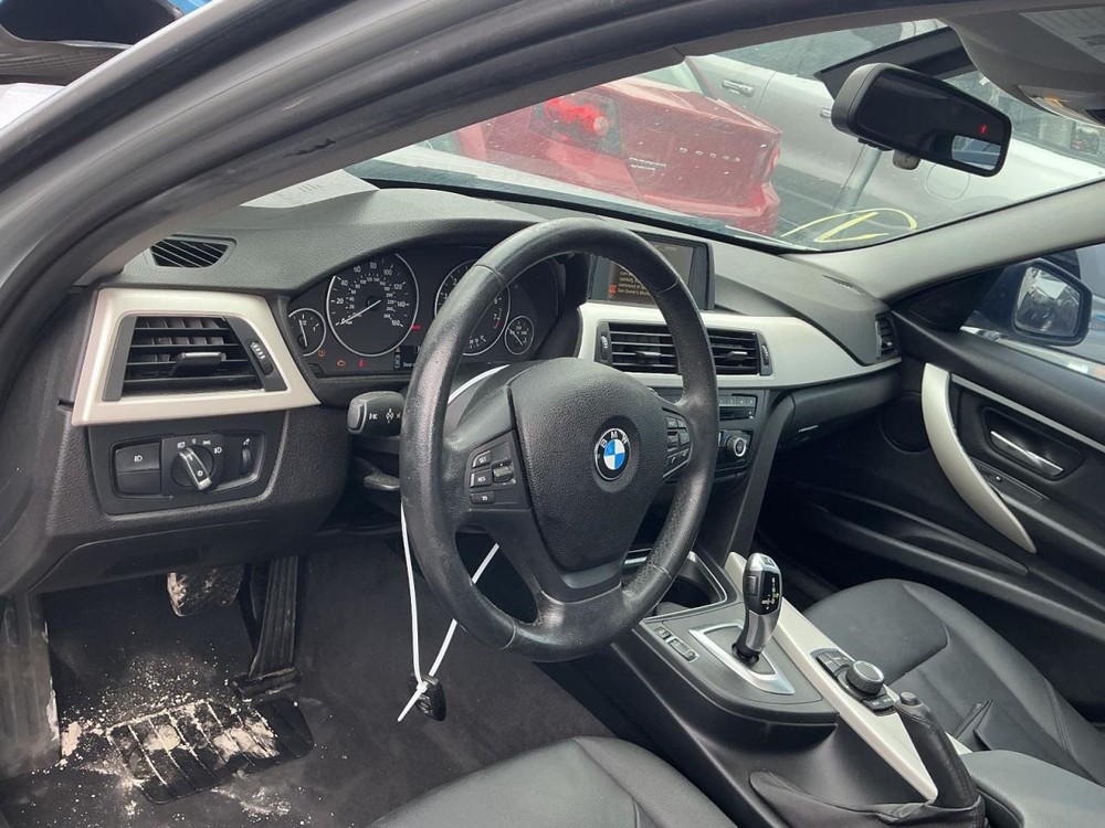 320I 2015 Glove Box 4982380