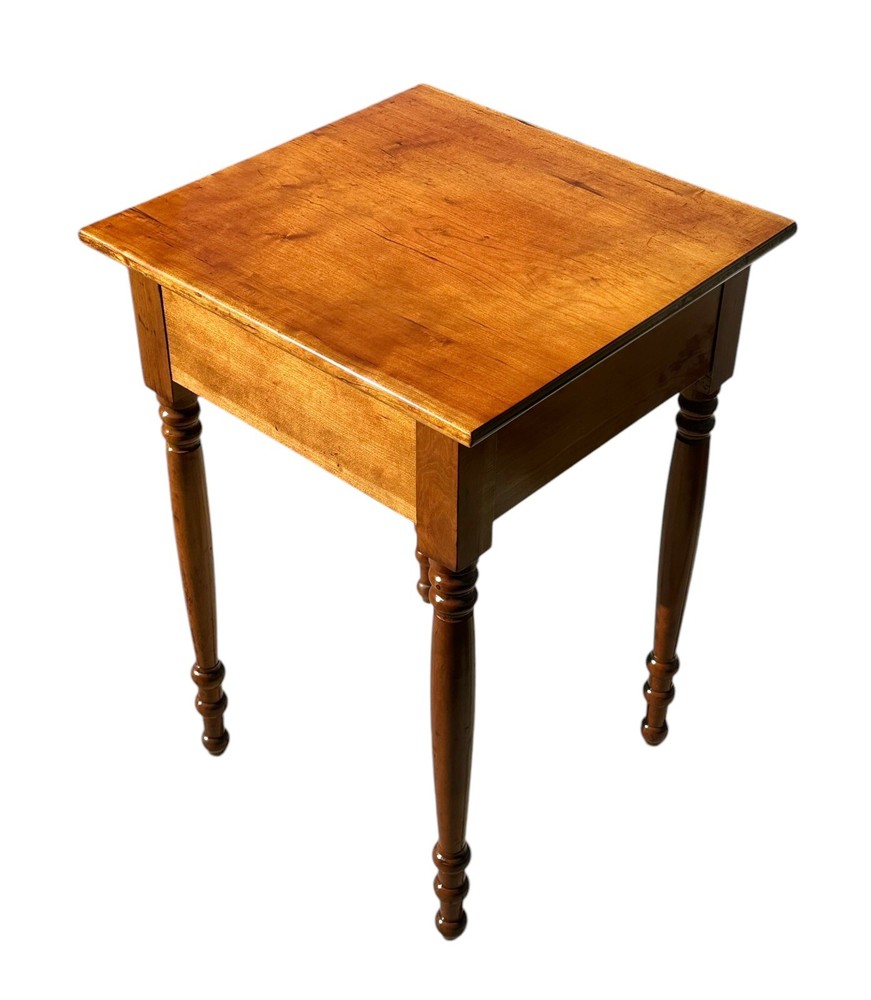 ANTIQUE NEW ENGLAND SHERATON TIGER MAPLE & CHERRY SINGLE DRAWER WORK TABLE