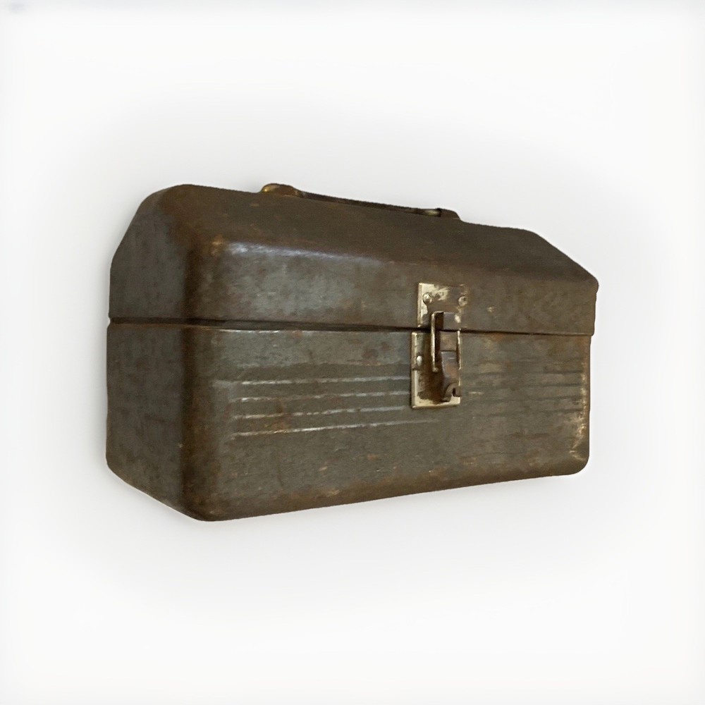 Antique Metal Toolbox/Tacklebox