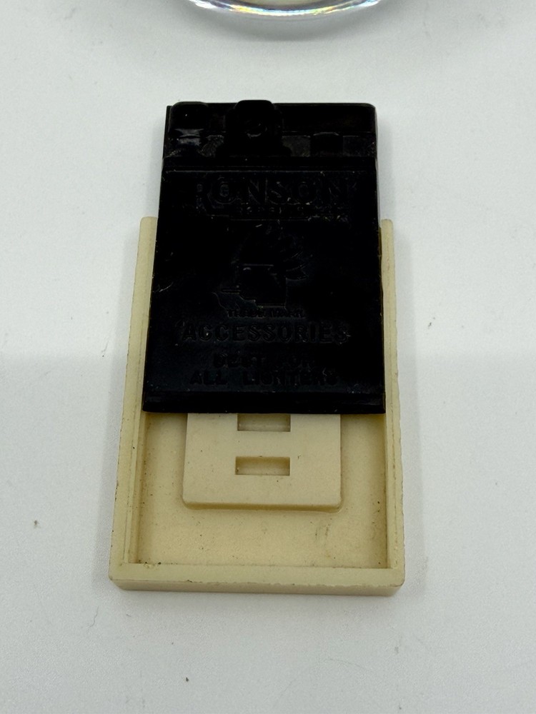 Ronson Plastikit Bakelite Flint Kit With Accessories Inside