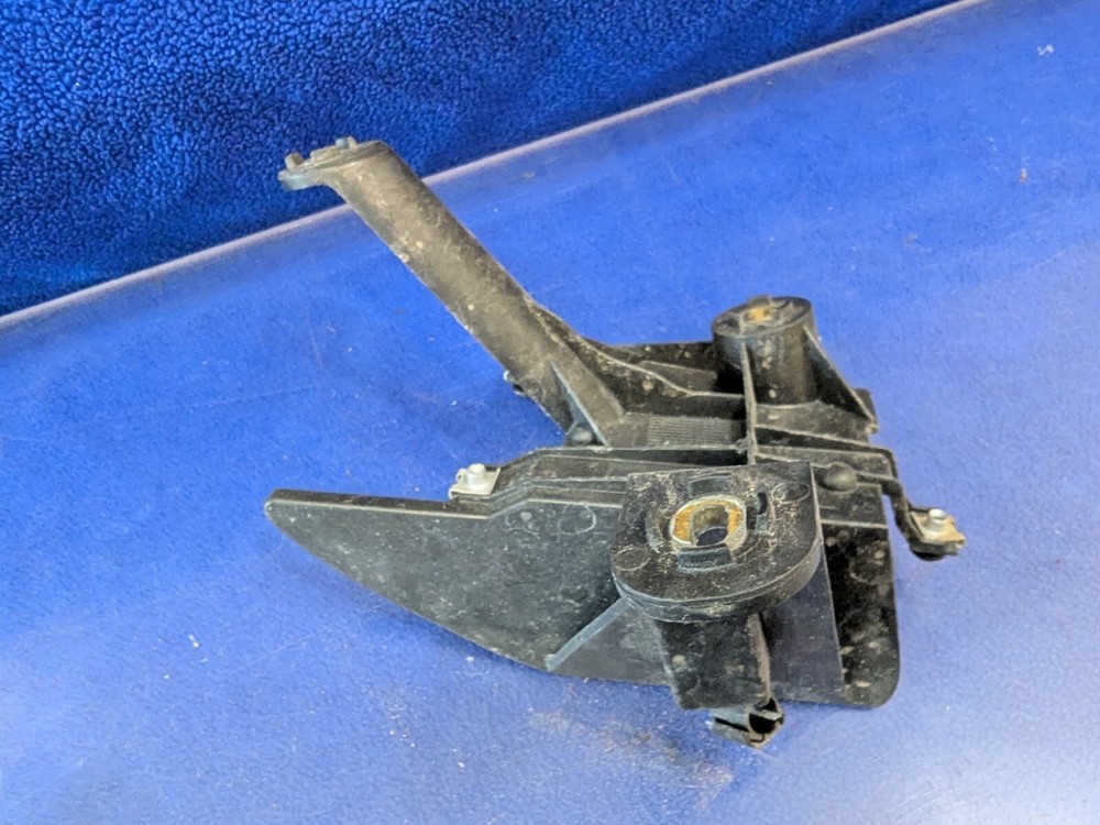 2011-2014 PORSCHE CAYENNE - Right LANE Change Assist Control Module Bracket