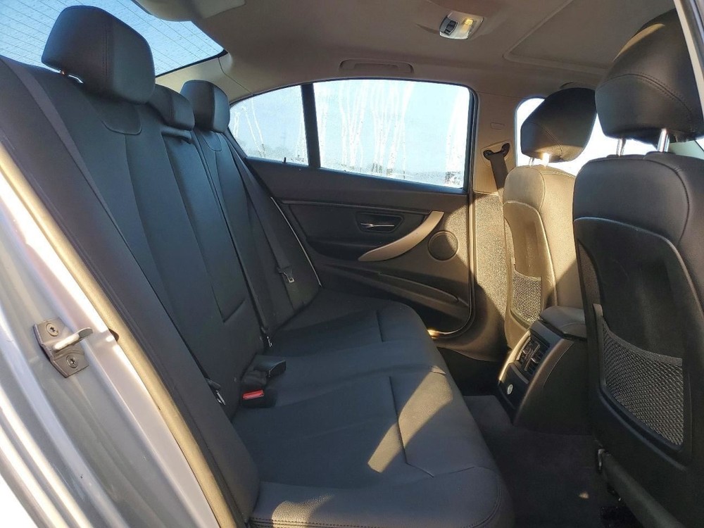 320I 2015 Glove Box 4982380
