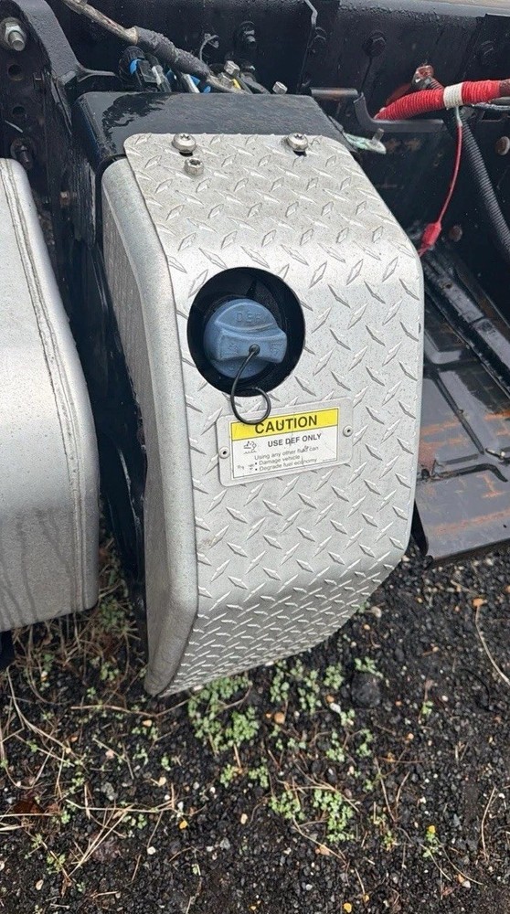 DEF TANK  FREIGHTLINER M2 2018