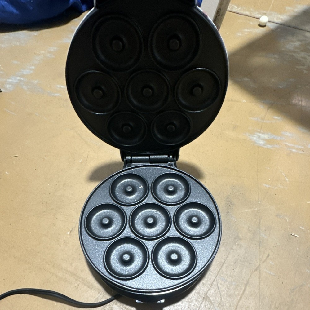 DASH Mini Donut Maker Non-Stick 7-Compartment White Multicolor Electric