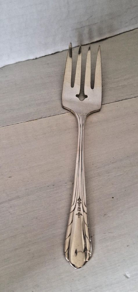 Oneida Genesee Silver Plate Lynnwood-Memory Pattern Serving Meat Fork 1934 8"