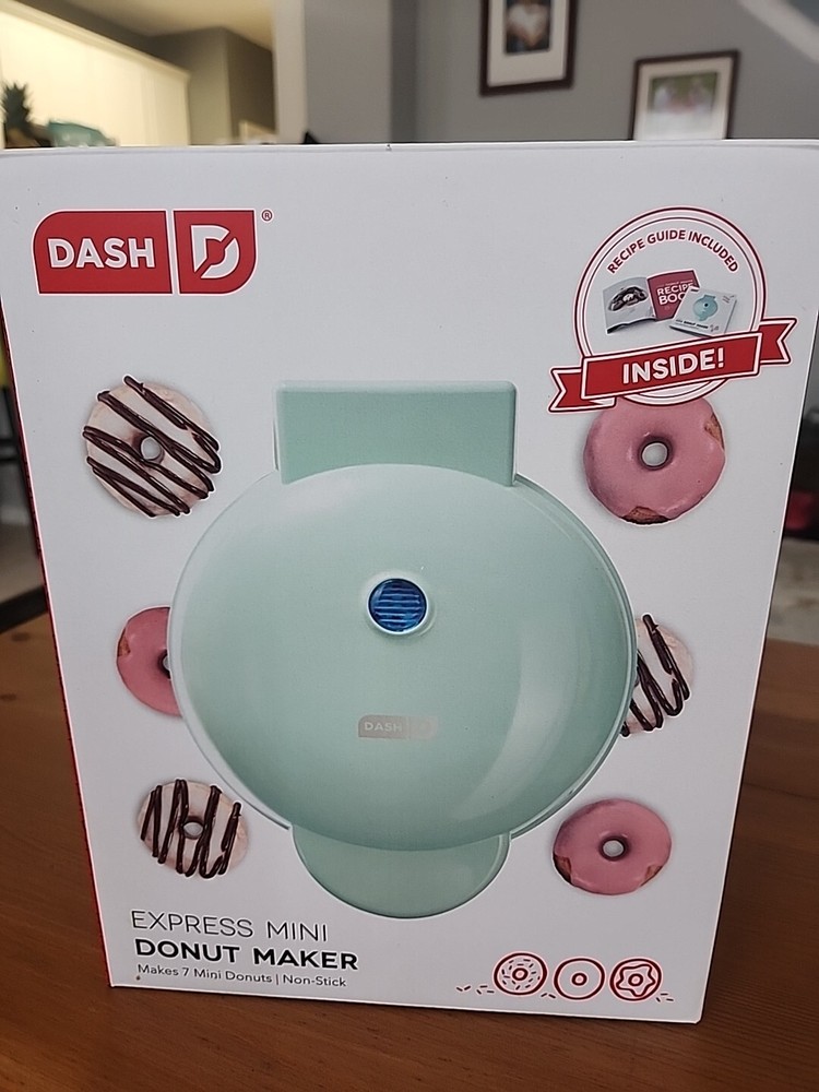 Mini Donut Maker Machine Breakfast Snacks Makes 7 Doughnuts Non-Stick Surface