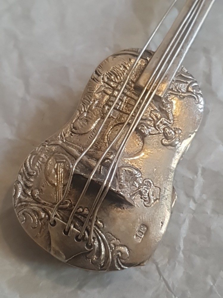 Antique 1903 Barr Moering London Import Hanau Solid Silver Cello/Guitar Pill Box