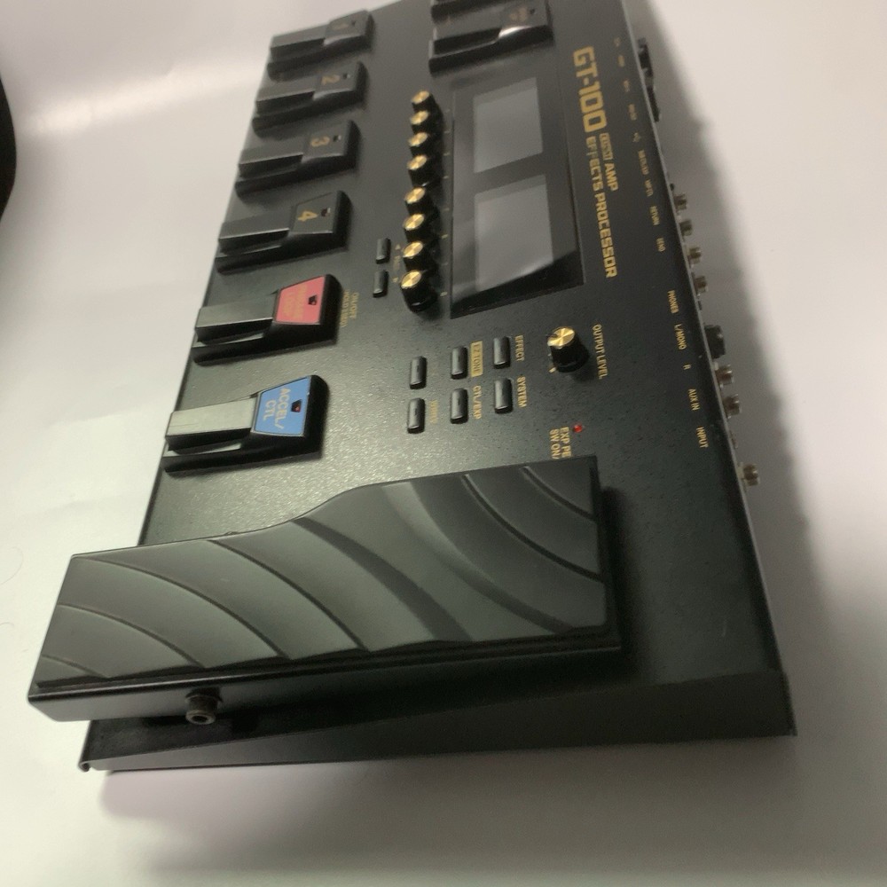 BOSS GT-100 Multi-Effects Guitar Processor – COSM Amp Modeling / USB / Looper