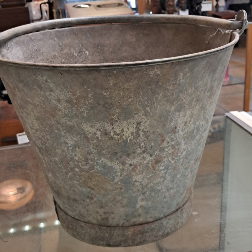 Vintage Medium-Sized Galvanised Steel Bucket with Handle
