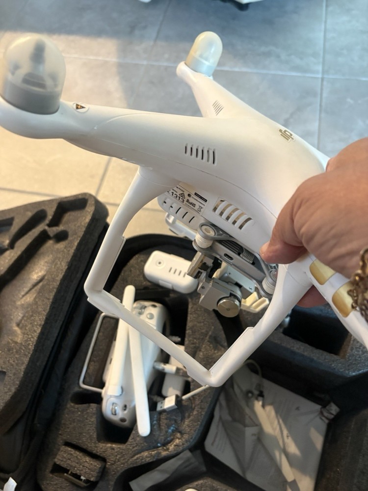 DJI Phantom 3 Professional with 4K Camera Drone Bundle W/ Extras Remote Not Work