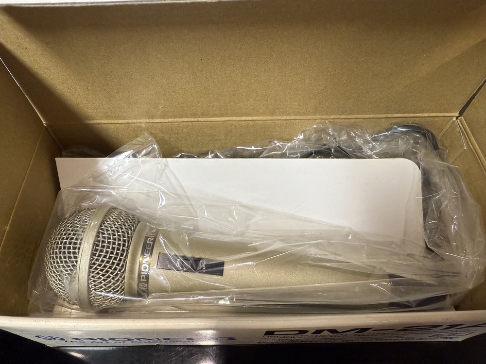 Pioneer DM-21A Uni-Directional Dynamic Microphone