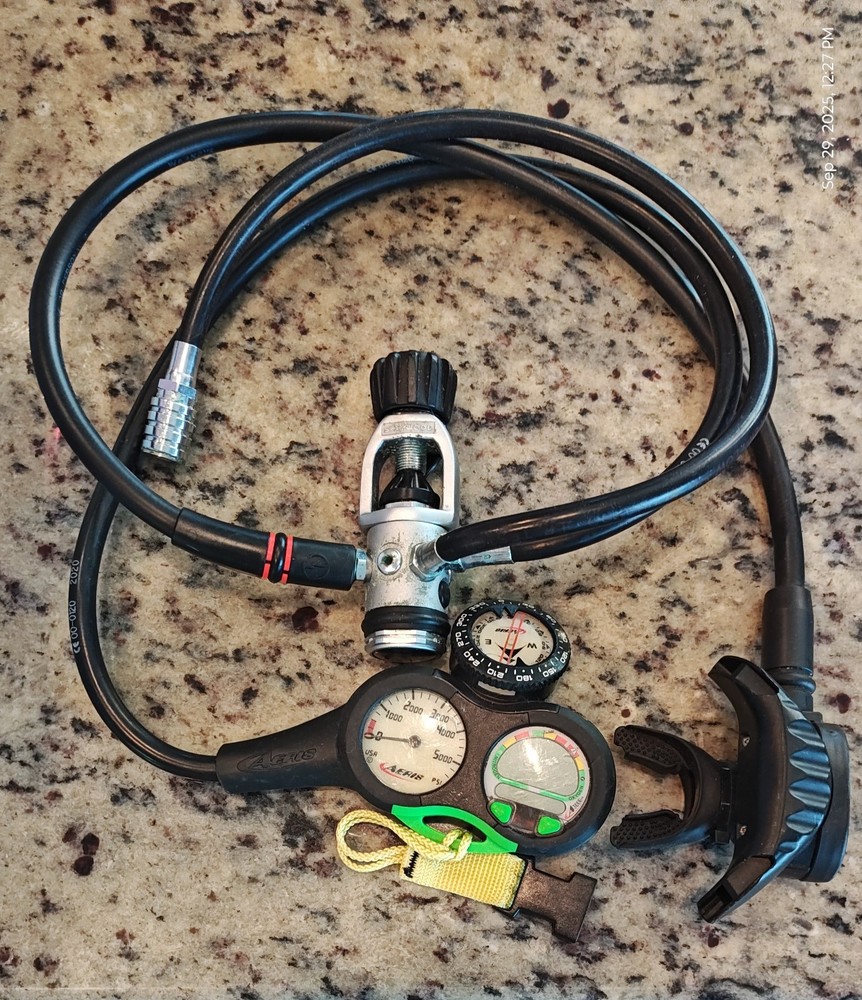 Aeris Scuba Computer Console Compass & Depth and Sherwood Oasis Regulator