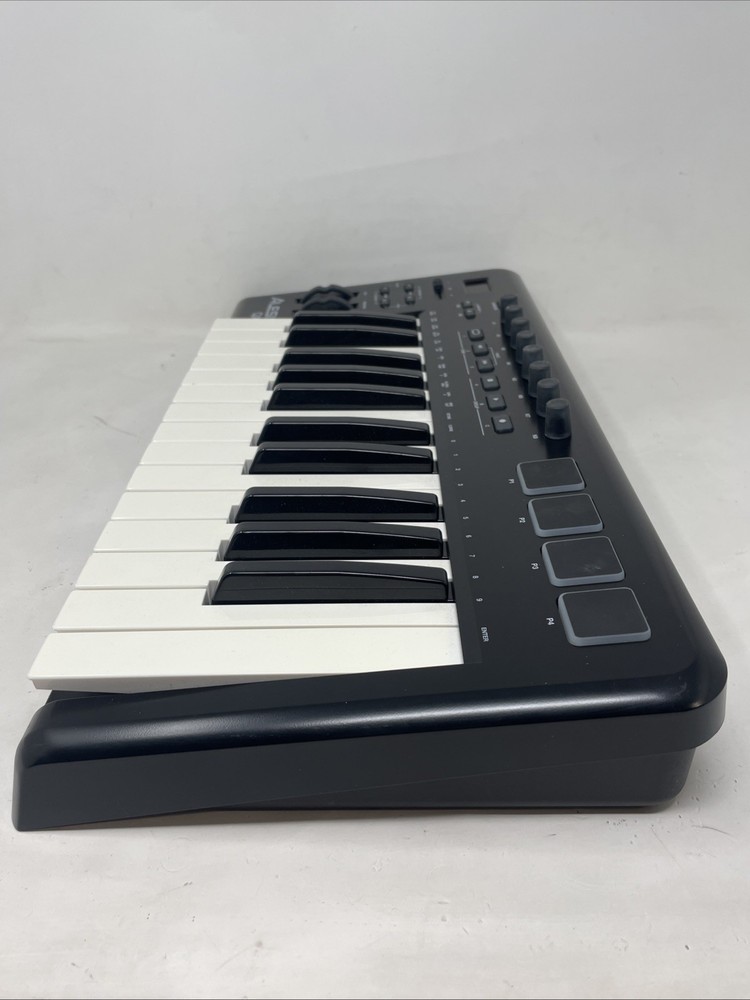 Alesis QX25 keyboard controller in great condition