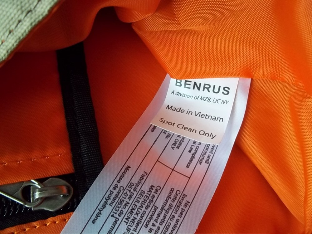 Benrus Scout backpack. Khaki. B3KH. New with defect (missing 1 magnetic lock).